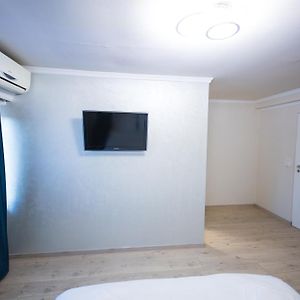 Apartemen deluxe dua-kamar tidur