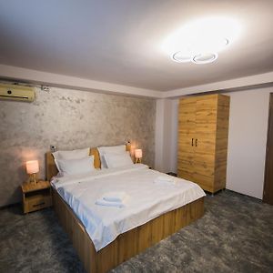 Apartemen dua-kamar tidur